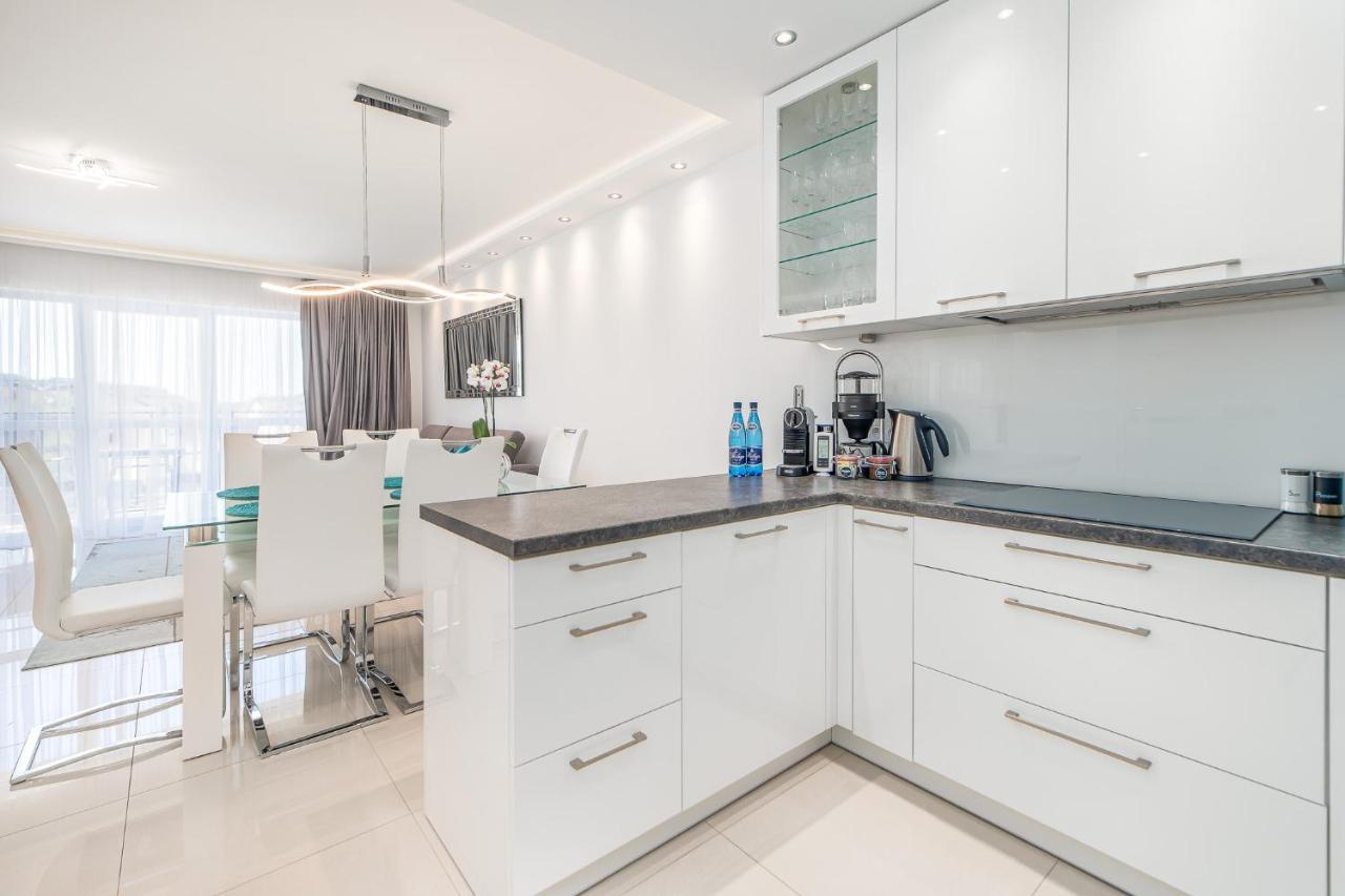 Stylish Vacation Apartment With Parking In Miedzyzdroje By Noclegi Renters Dış mekan fotoğraf
